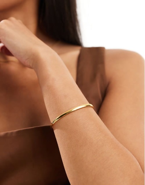 Z stainless steel gold plated arm cuff in gold
