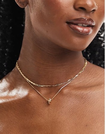pack of 2 necklaces with textured chain and knot design in gold tone