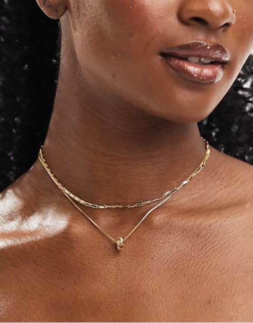 pack of 2 necklaces with textured chain and knot design in gold tone