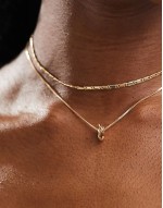 pack of 2 necklaces with textured chain and knot design in gold tone