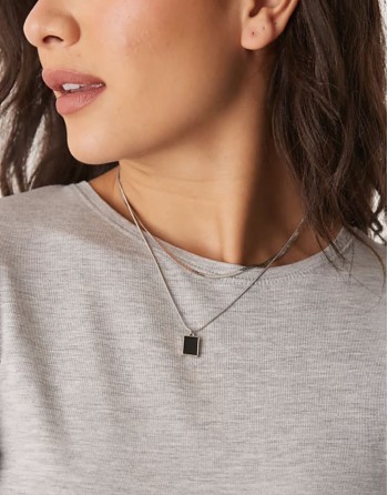 pack of 2 necklaces with snake chain and enamel pendant in silver tone